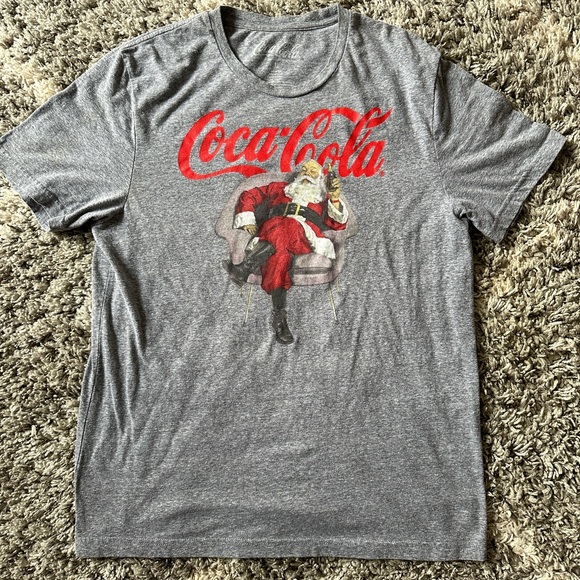 Coca Cola Sitting Santa t-shirt and Funko Pop! figure - Picture 1 of 6